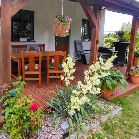 W Sadzie Ferienhaus